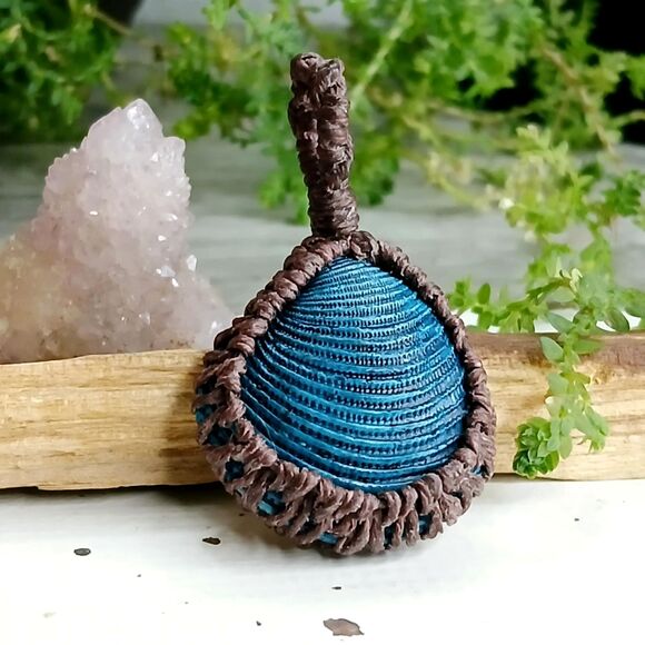 Macrame Seashell Pendant, Shell Jewelry, Blue Shell Pendant - Picture 3 of 4